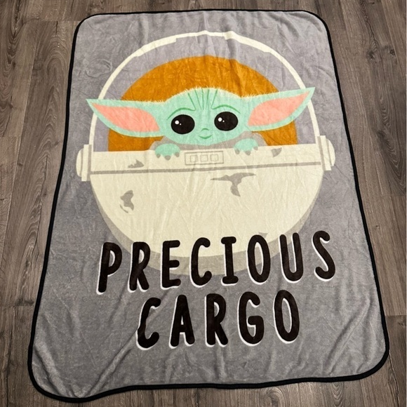 Star Wars The Mandalorian Kids Throw Blanket Precious Cargo & Baby Yoda Figure - Picture 6 of 13